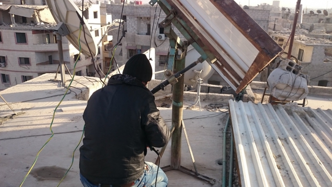 Installatie van zendapparatuur in de oostelijke Ghouta