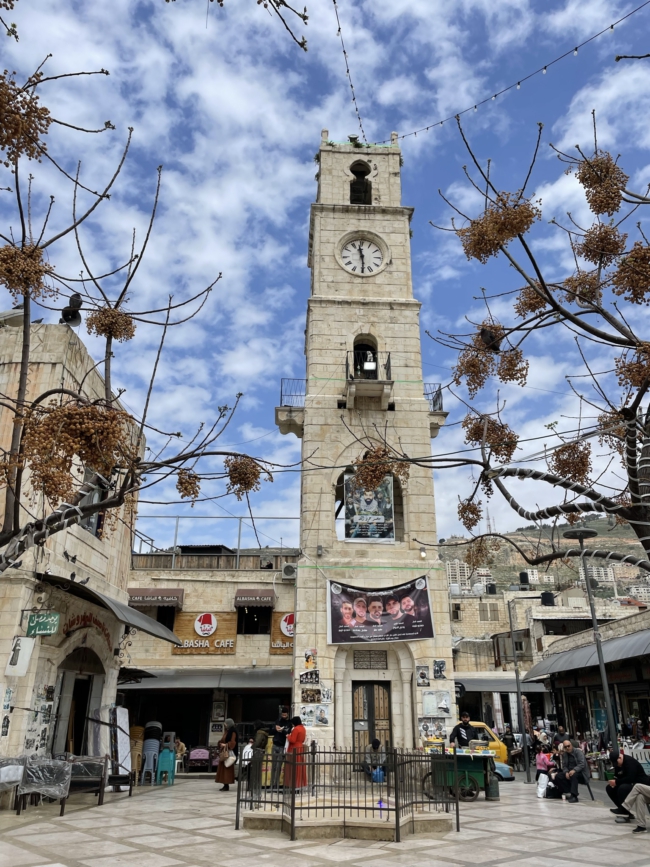 De kloktoren in de magische oude stad van Nablus.